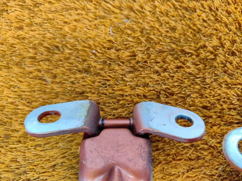 Петля двери