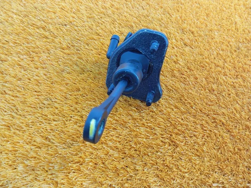 Главный цилиндр сцепления