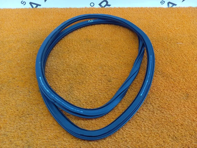 Уплотнитель проема двери (Уплотнитель кузова)