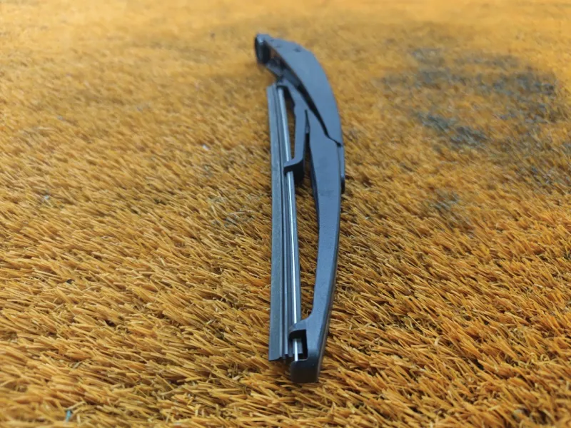 Поводок стеклоочистителя багажника