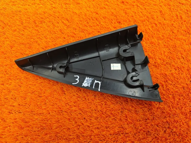 Уголок двери