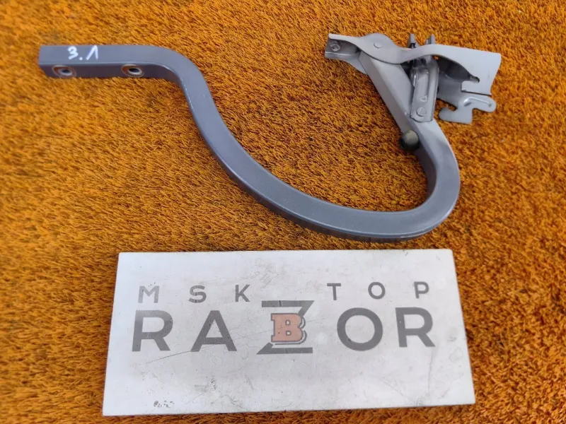 Петля багажника