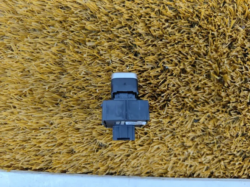 Кнопка стеклоподъемника