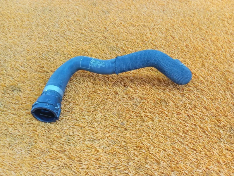 Патрубок системы охлаждения