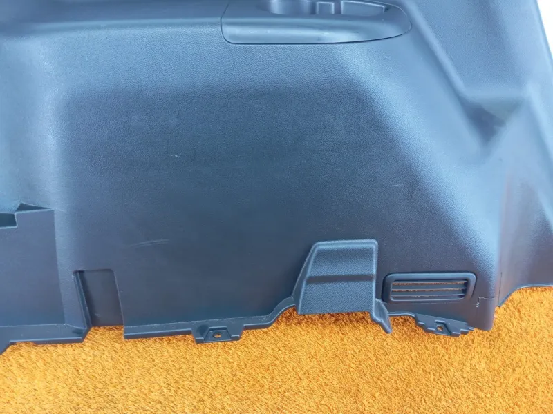 Обшивка багажника