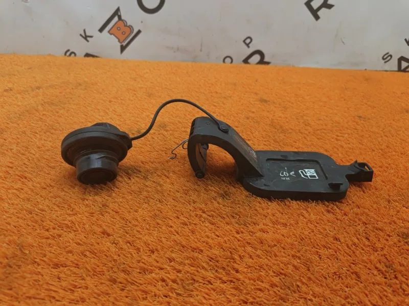 Лючок топливного бака