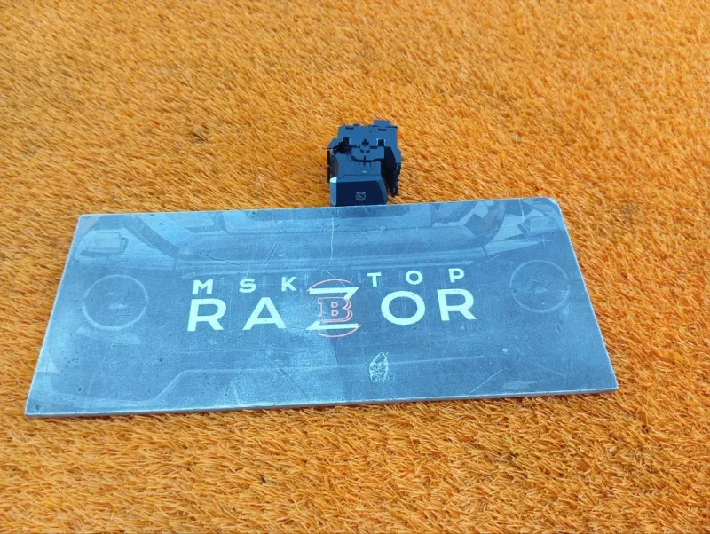 Кнопка стояночного тормоза