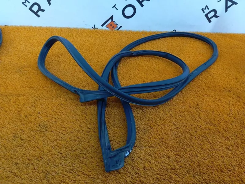 Уплотнитель двери