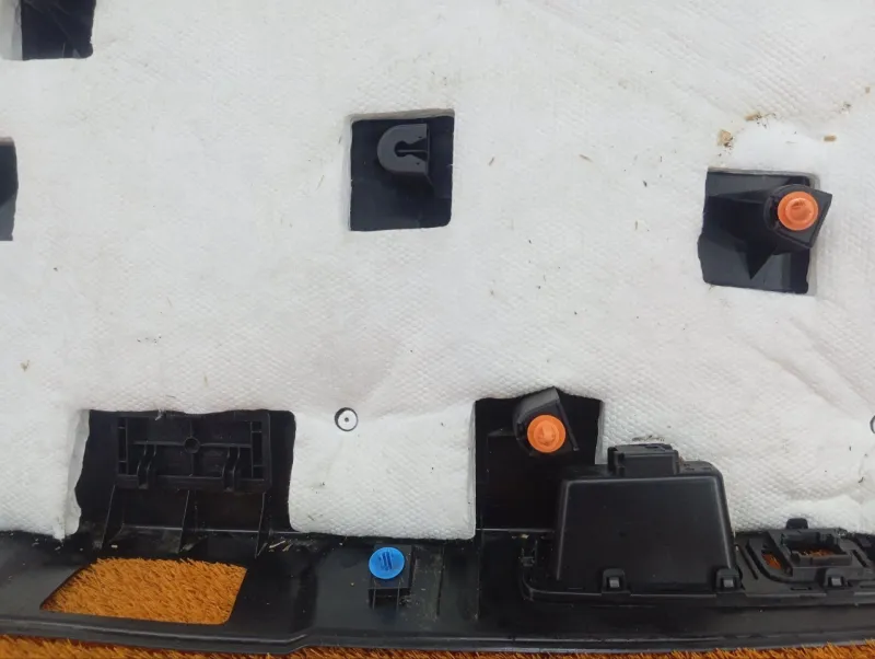 Обшивка двери багажника