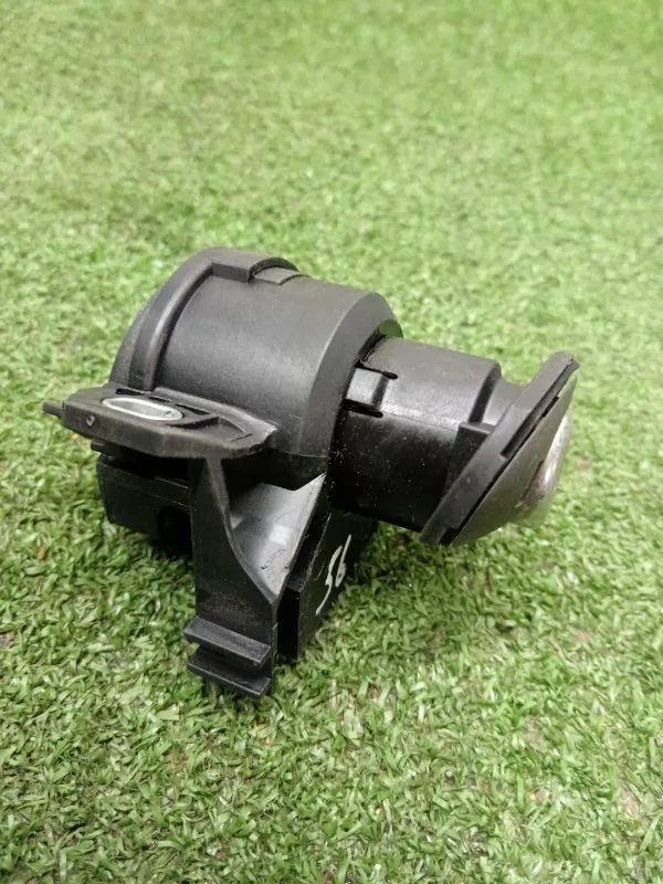 Личинка замка багажника