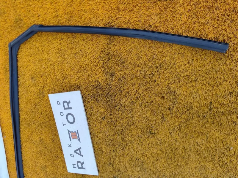 Уплотнитель стекла двери