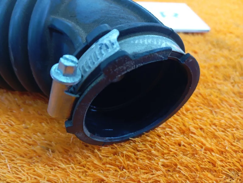 Патрубок воздушного фильтра