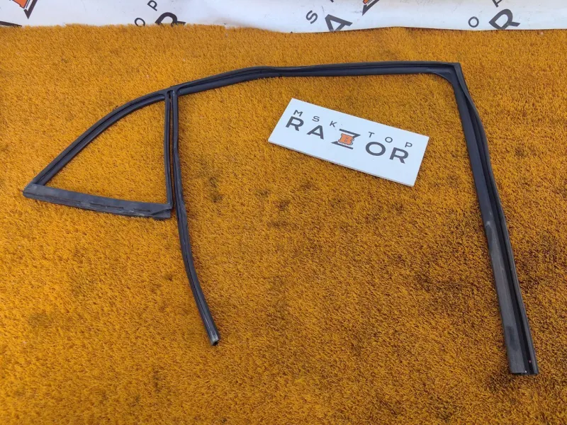 Уплотнитель стекла двери