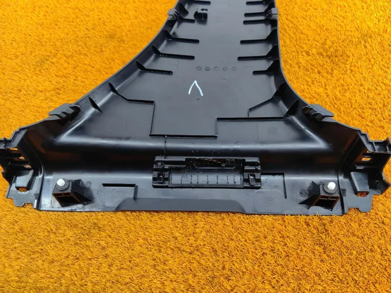 Обшивка центральной стойки