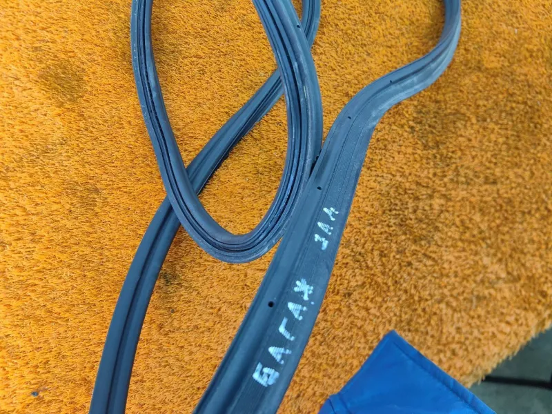 Уплотнитель багажника