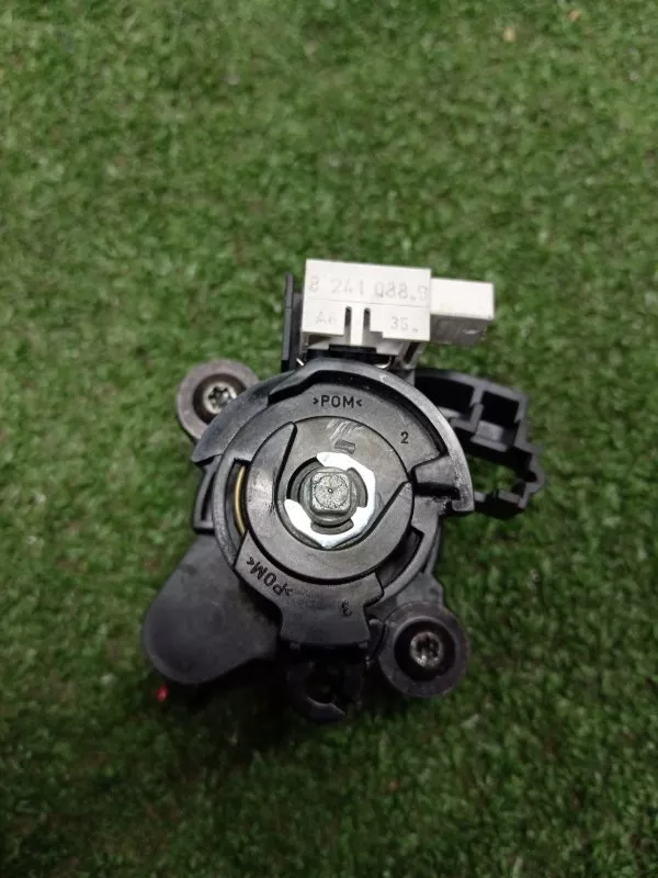 Личинка замка багажника