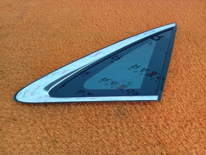 Форточка задняя