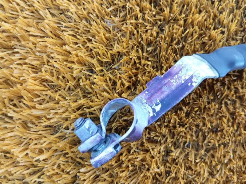 Клемма аккумулятора