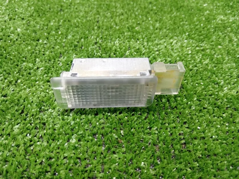 Плафон подсветки бардачка