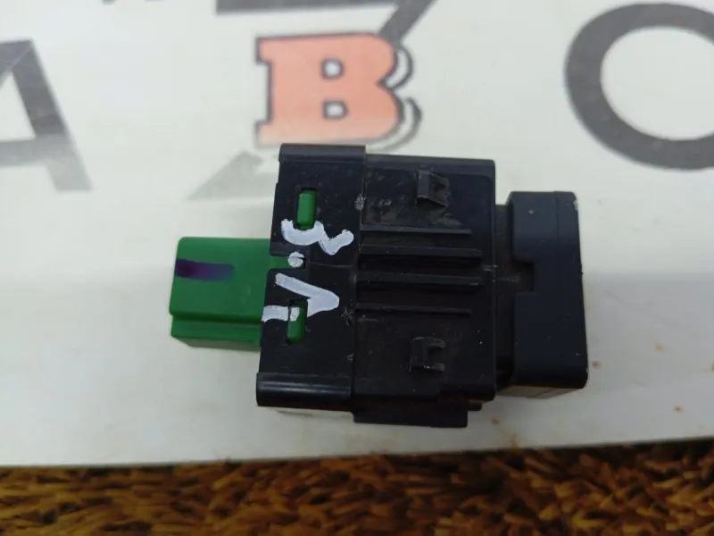 Кнопка обогрева сидений