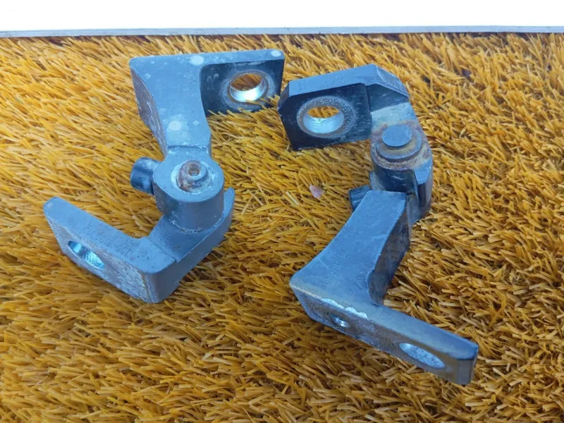 Петля двери