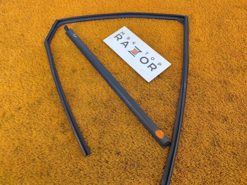 Уплотнитель стекла двери