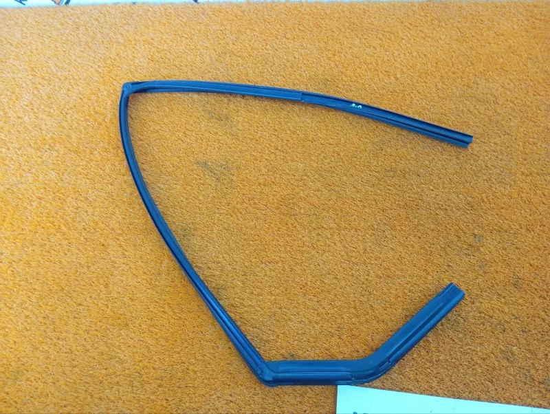 Уплотнитель стекла двери