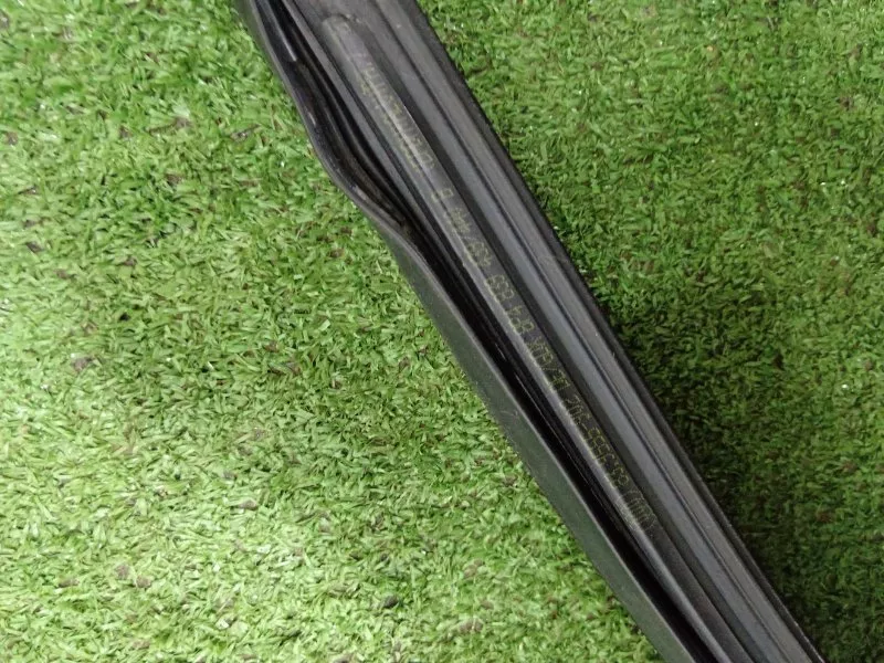 Уплотнитель стекла двери