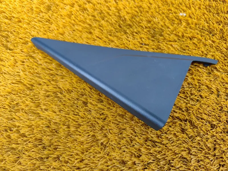 Уголок двери