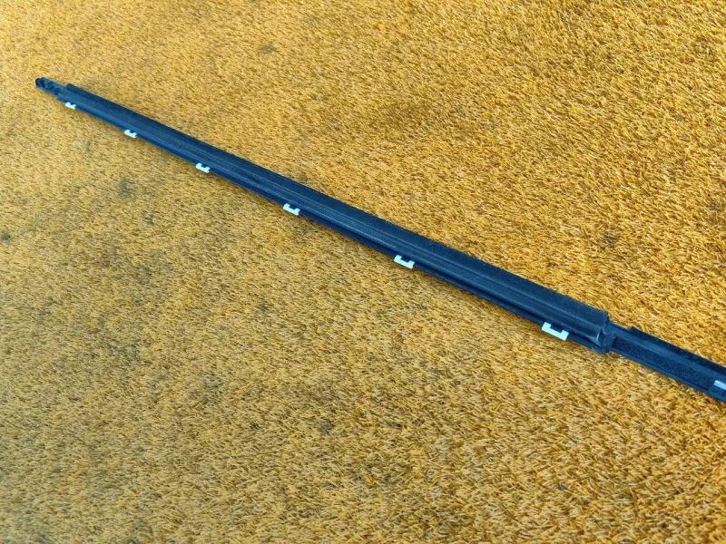 Уплотнитель стекла двери