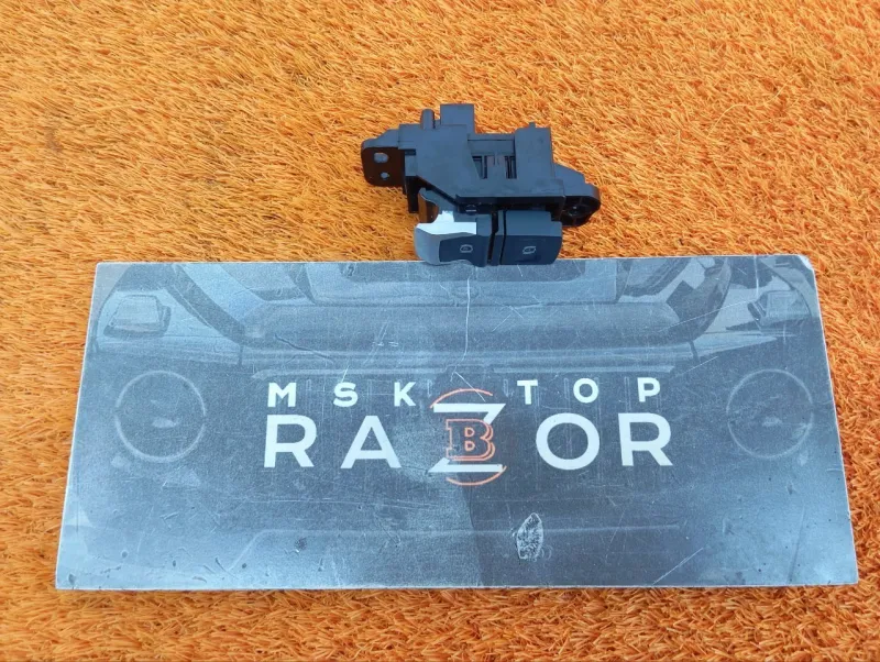 Кнопка стояночного тормоза