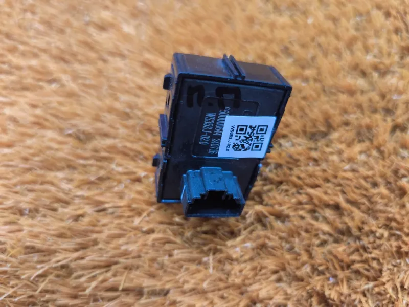 Кнопка стеклоподъемника