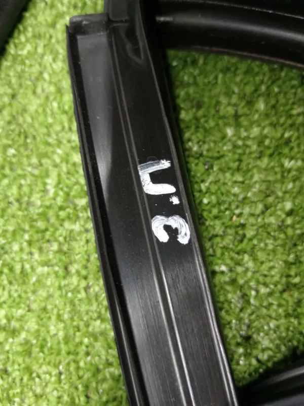 Уплотнитель стекла двери