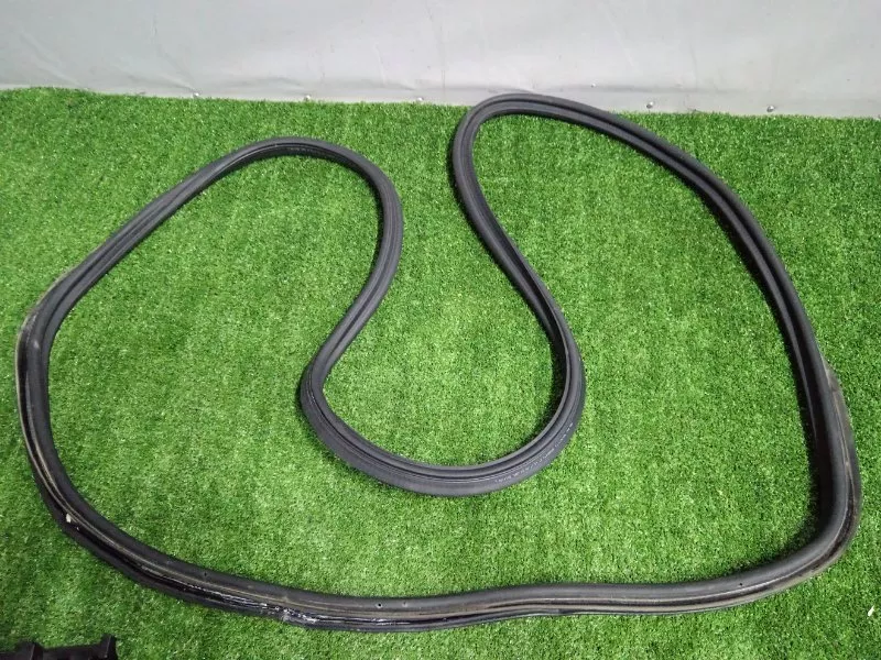 Уплотнитель багажника