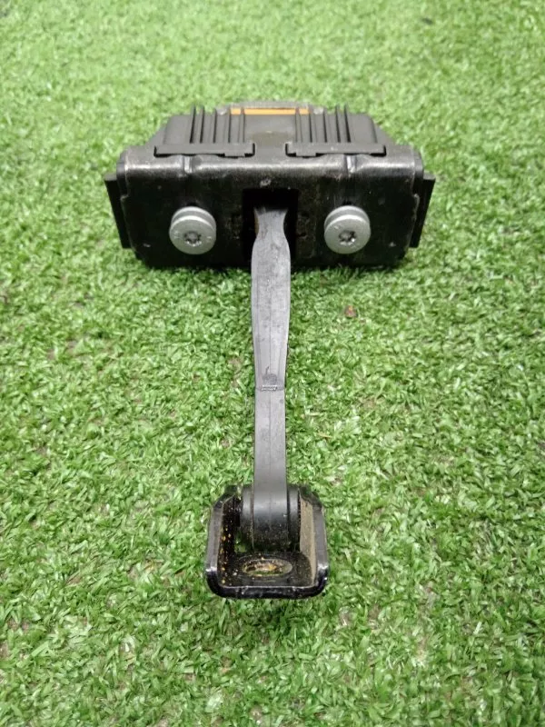 Ограничитель двери