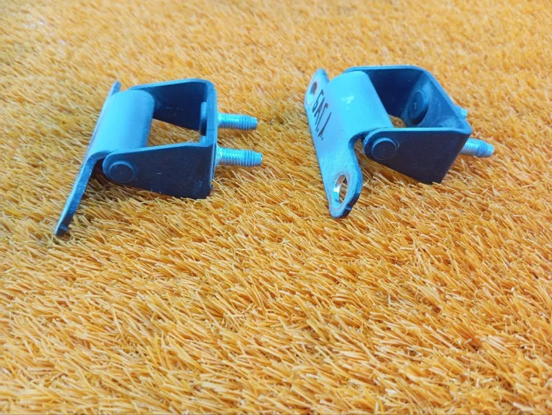 Петля двери багажника