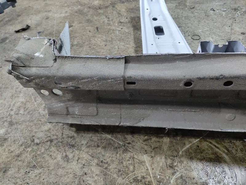 Порог с центральной стойкой