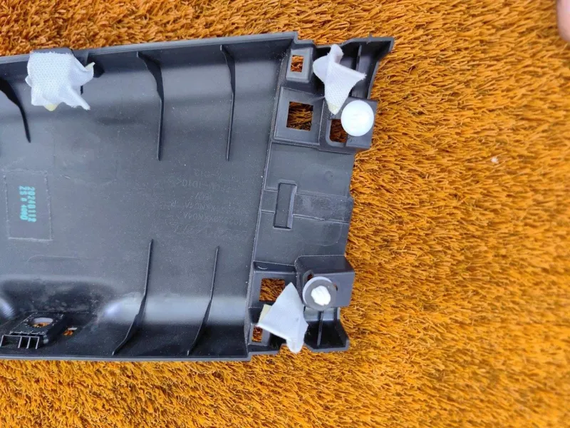 Обшивка центральной стойки