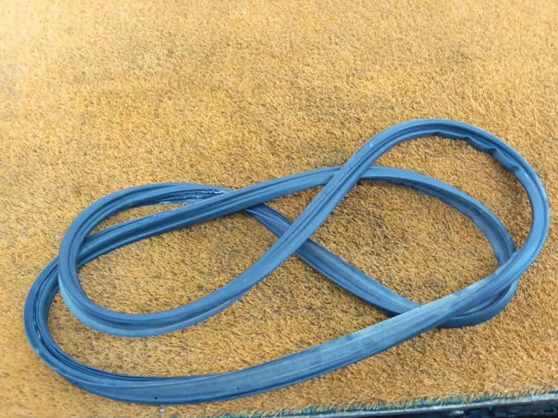 Уплотнитель багажника