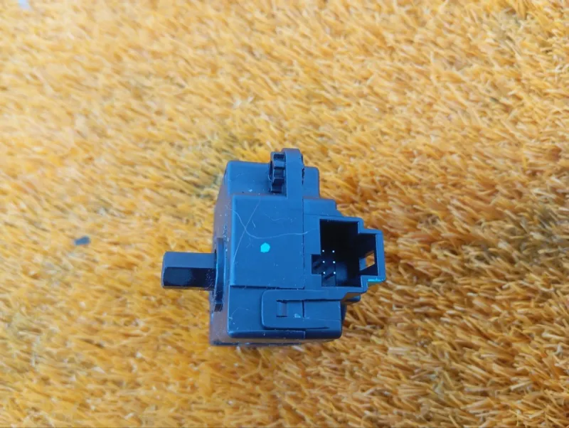 Сервопривод заслонок печки