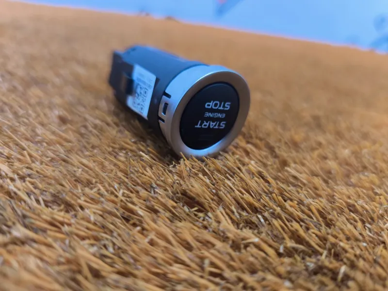 Кнопка запуска двигателя