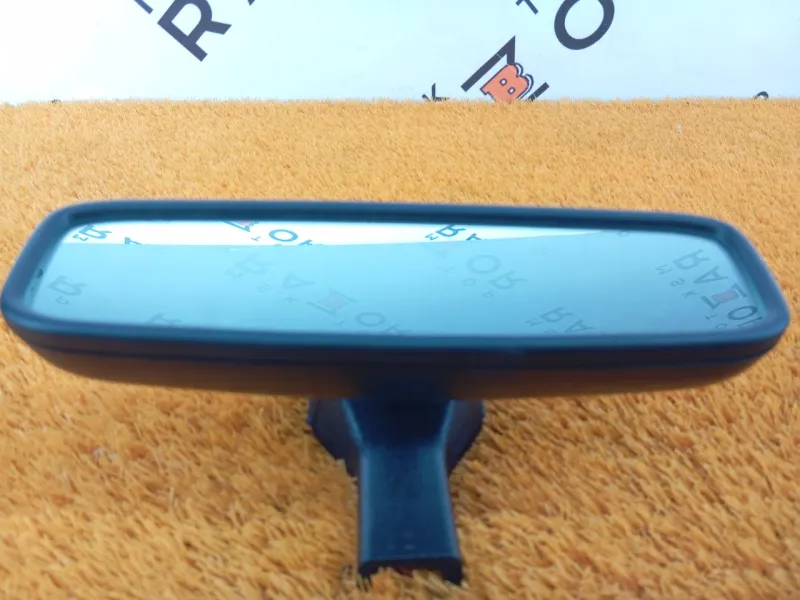 Зеркало заднего вида