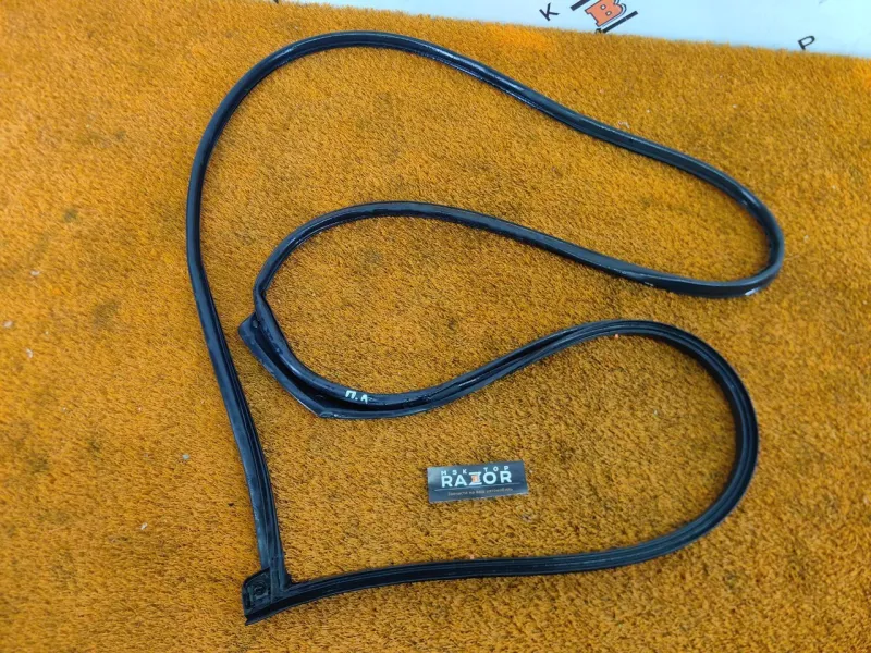 Уплотнитель двери