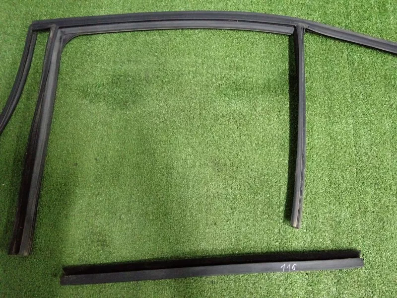 Уплотнитель стекла двери