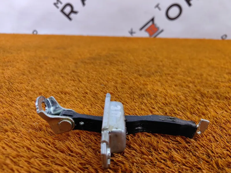 Ограничитель двери