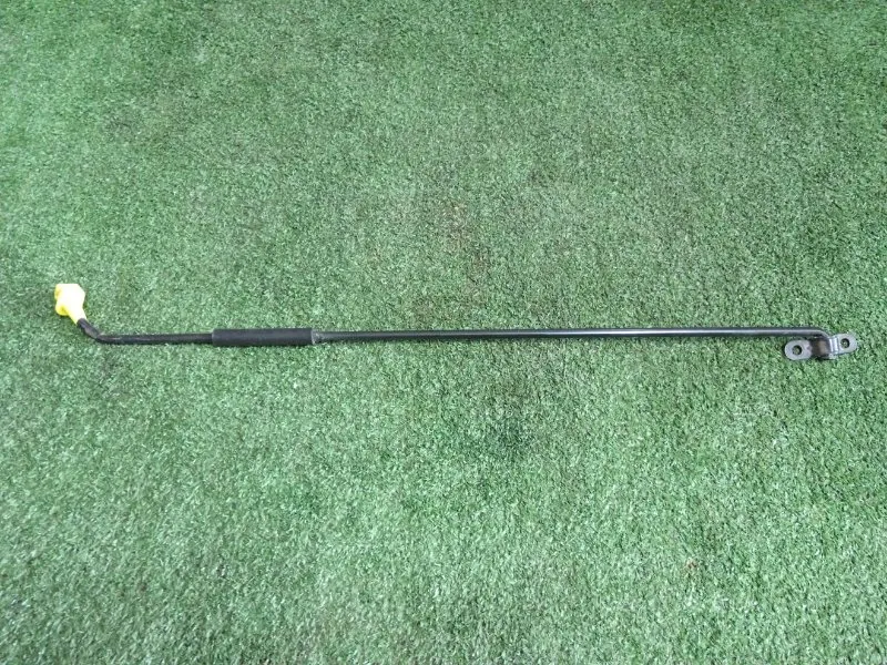 Упор капота передний