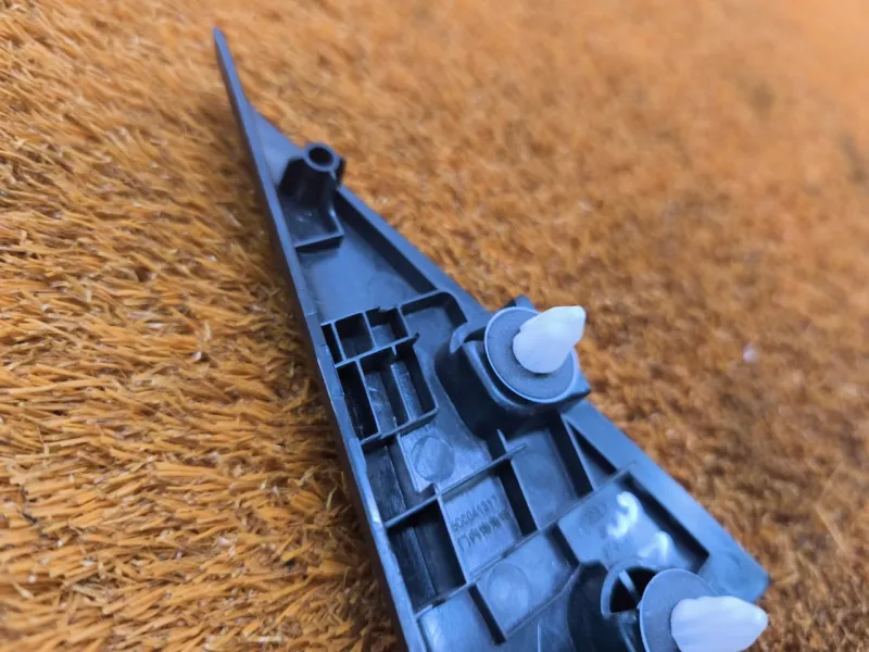 Уголок двери