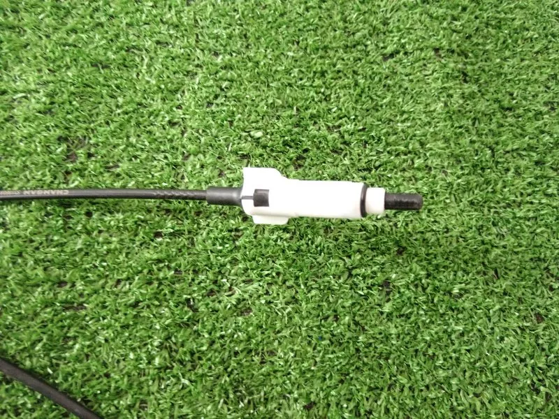 Трос лючка топливного бака