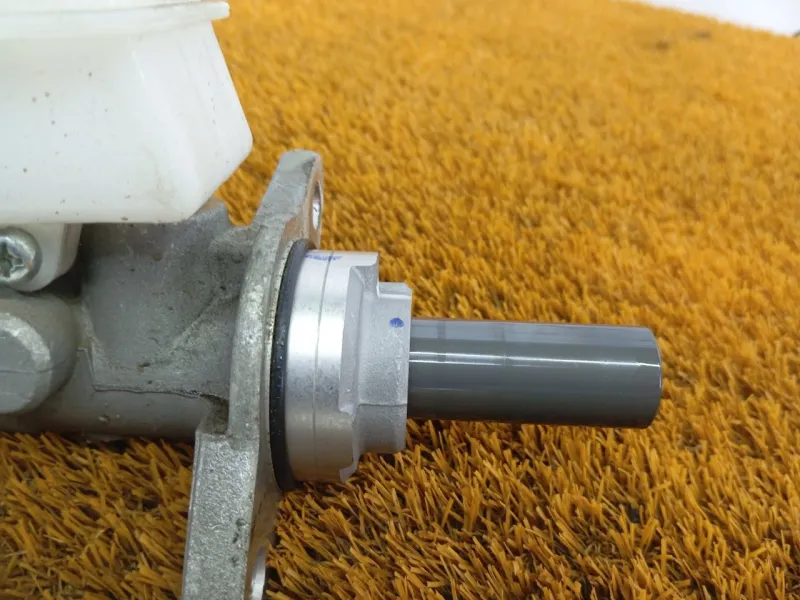 Главный тормозной цилиндр