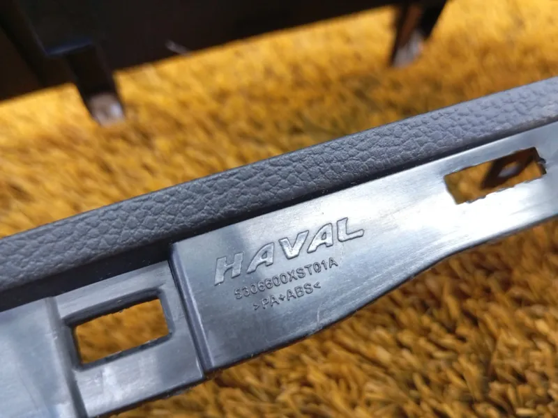 Декоративная накладка торпедо под дефлектор